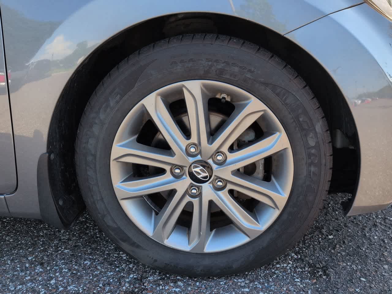 Used 2014 Hyundai Elantra SE w/ Option Group 02 FWD image 11