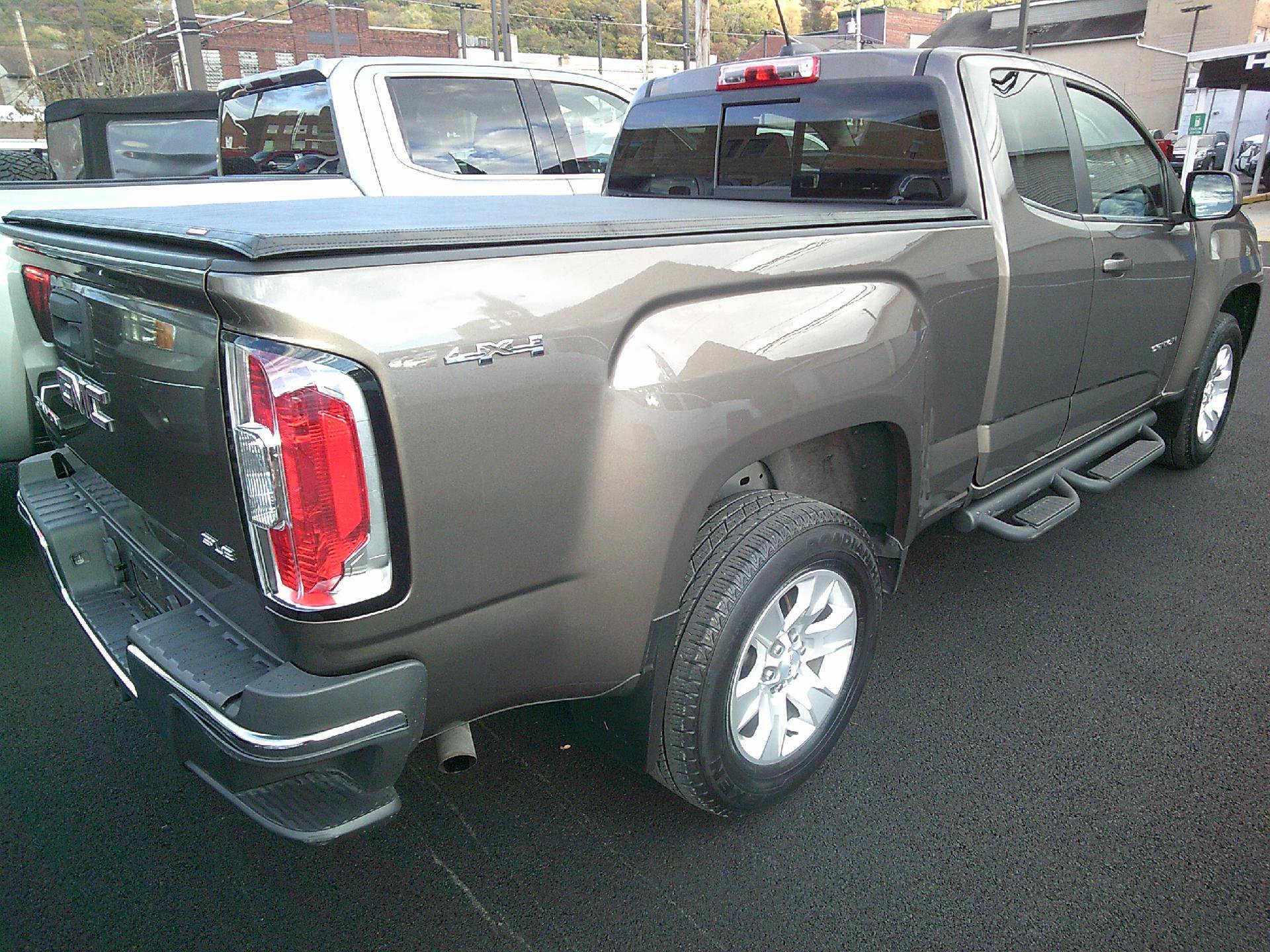 Used 2016 GMC Canyon SLE w/ SLE Convenience Package image 7