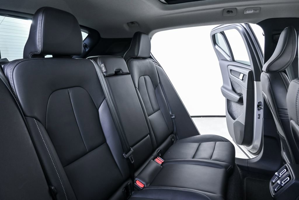 Certified 2025 Volvo XC40 B5 Plus image 23