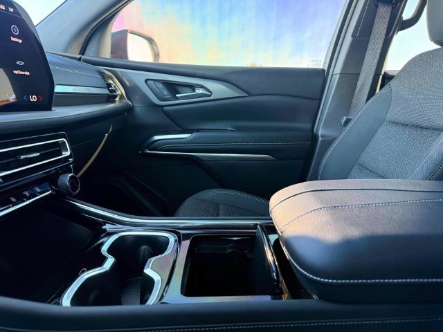 Used 2024 Chevrolet Traverse LS AWD/4WD image 31