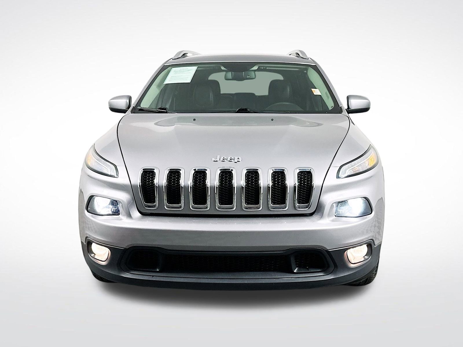 Used 2018 Jeep Cherokee Latitude Plus w/ Comfort/Convenience Group image 2