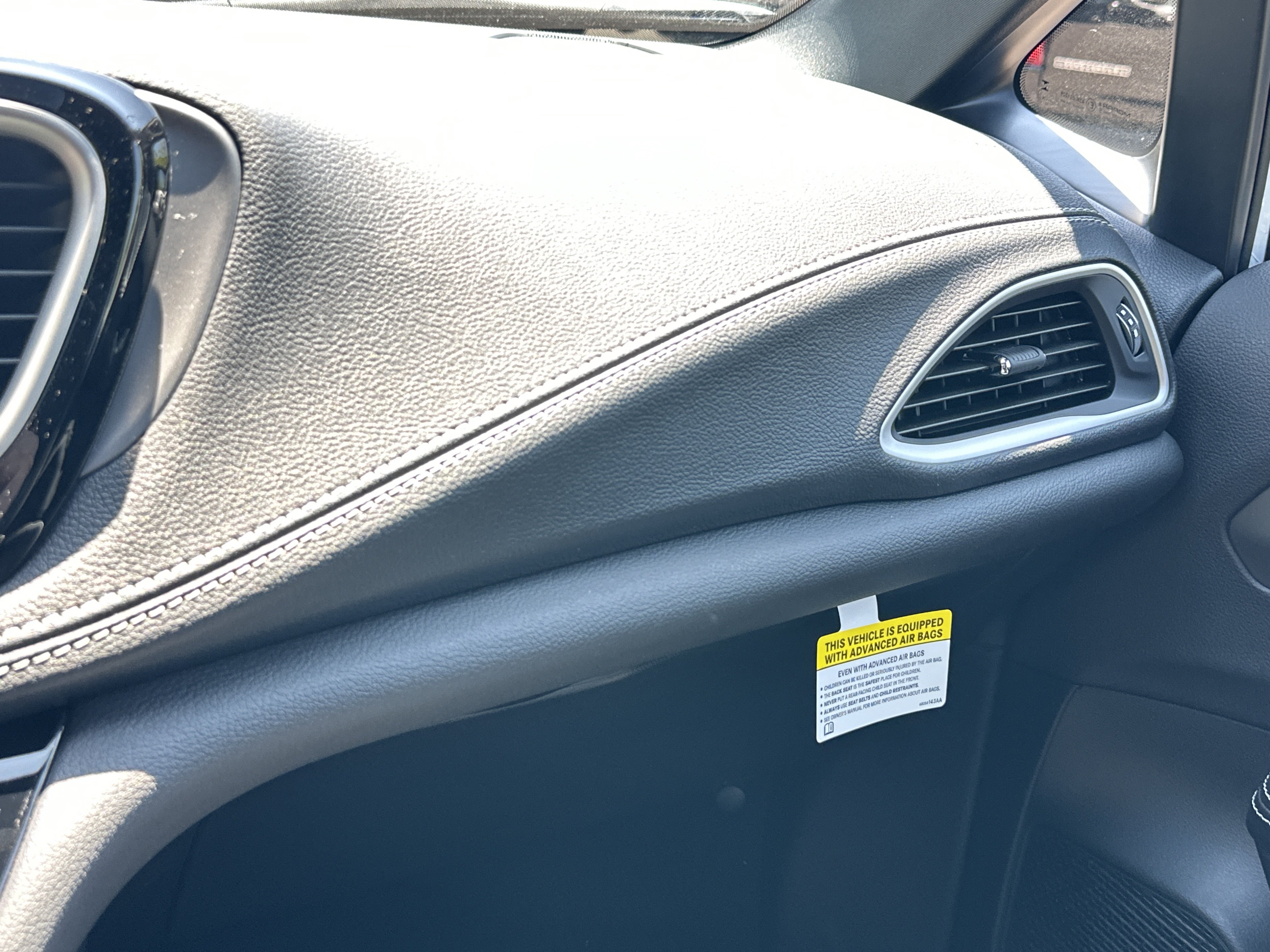 New 2027 Chrysler Pacifica Limited FWD image 5