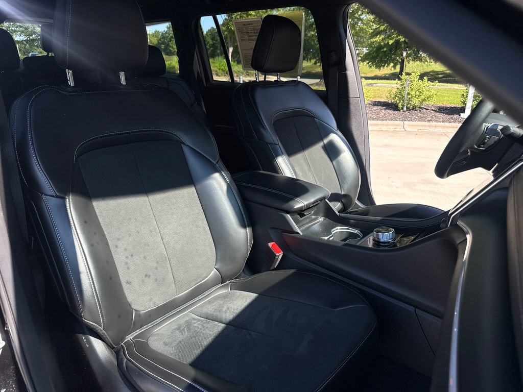 Used 2025 Jeep Grand Cherokee L Altitude AWD/4WD image 35