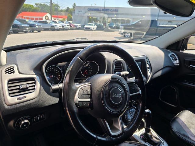 Used 2021 Jeep Compass Latitude w/ Mopar Graphics Package AWD/4WD image 8