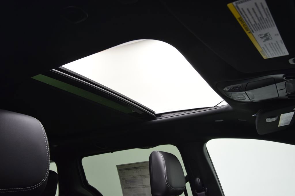 New 2026 Chrysler Pacifica Select w/ S Appearance Package FWD image 16