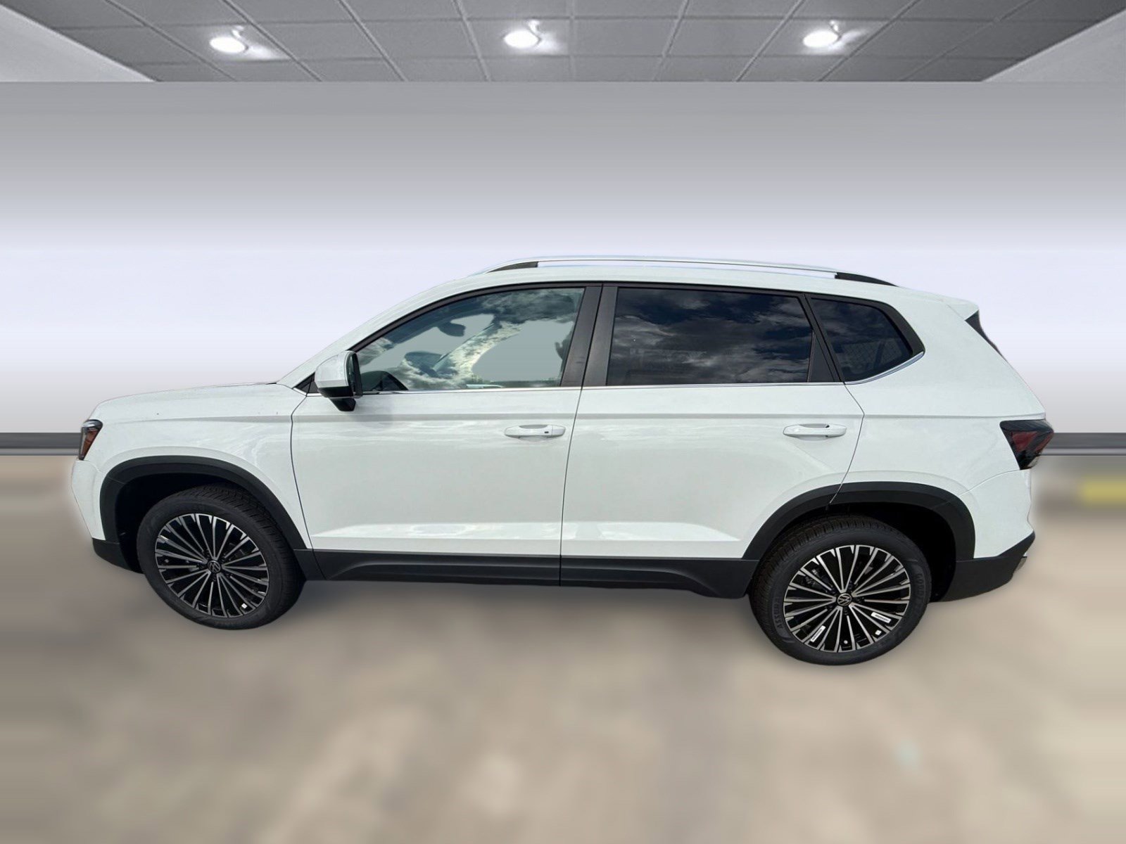 New 2026 Volkswagen Taos SE image 2