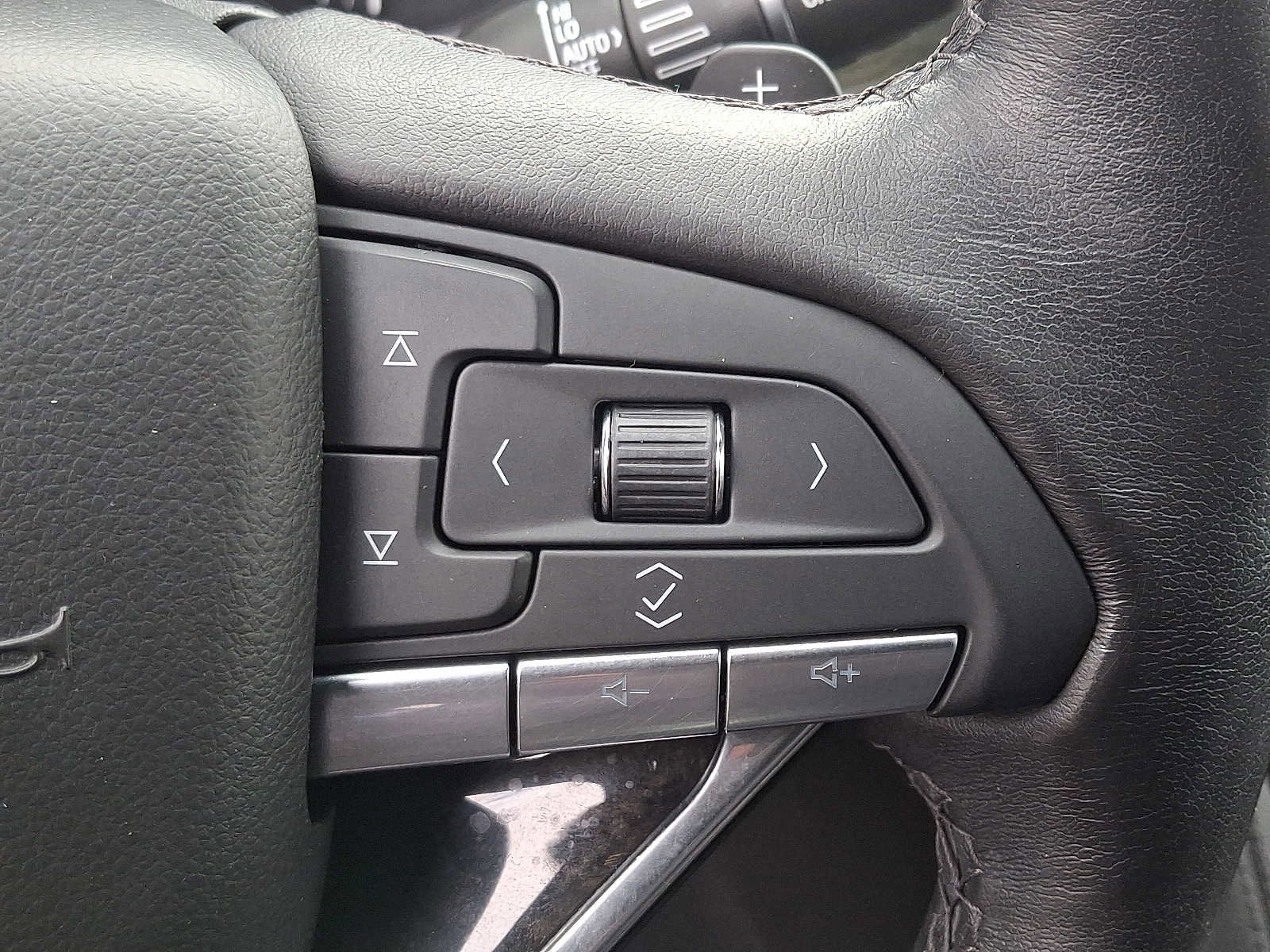 Used 2022 Cadillac XT6 Premium Luxury w/ Technology Package image 25