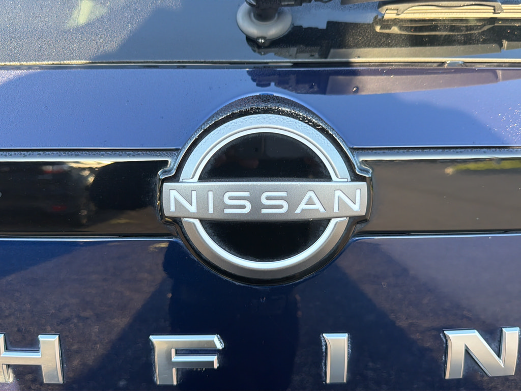 Used 2023 Nissan Pathfinder Platinum w/ Cargo Package AWD/4WD image 17