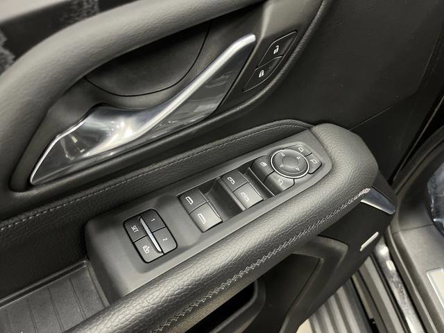 Used 2023 GMC Yukon Denali w/ Denali Reserve Package image 31