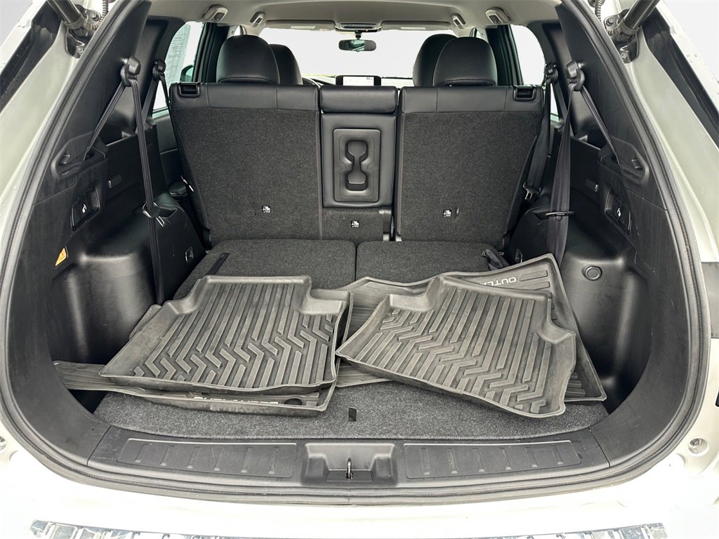 Used 2023 Mitsubishi Outlander SE image 25