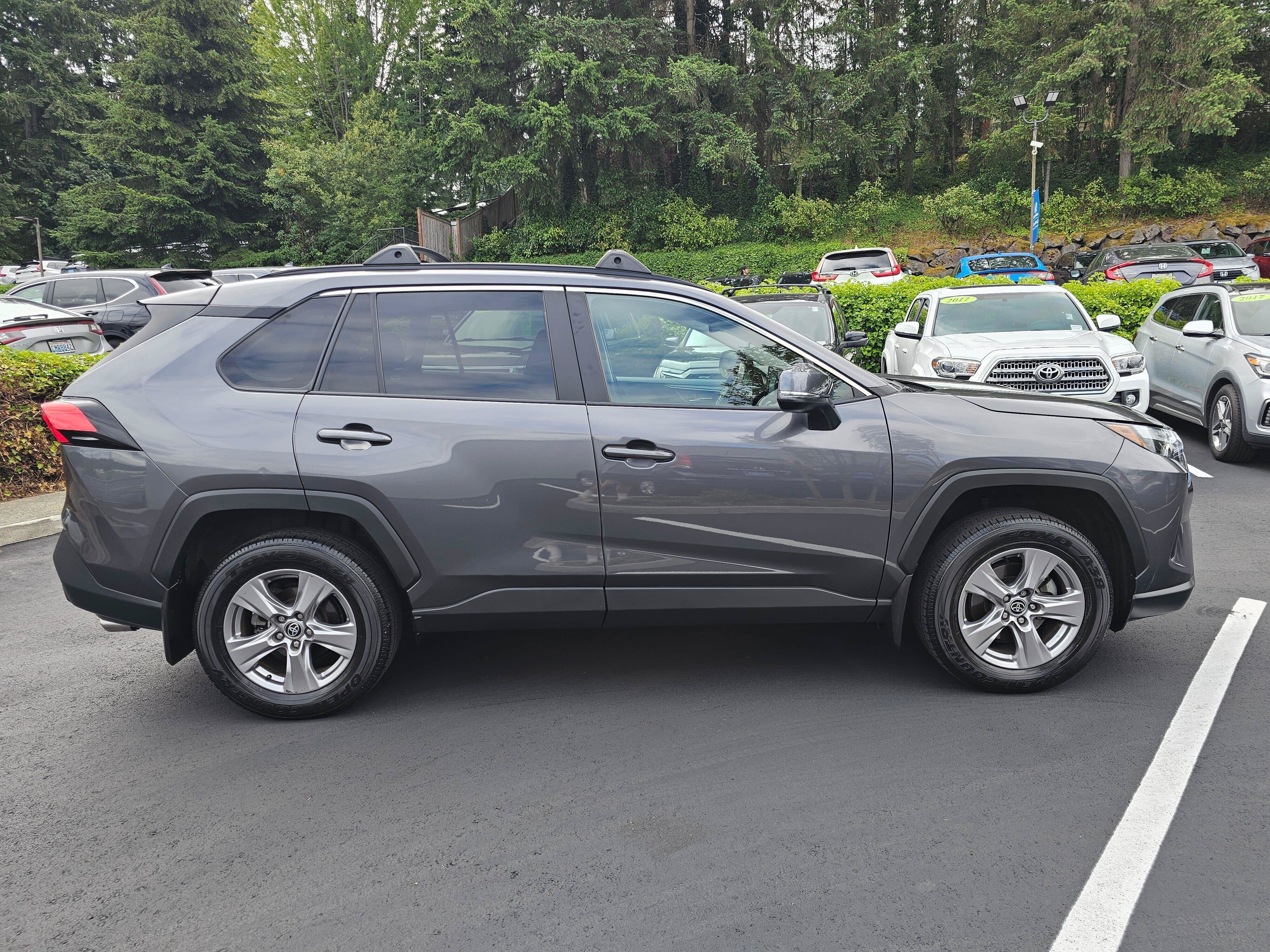 Used 2022 Toyota RAV4 XLE w/ Convenience Package AWD/4WD image 8