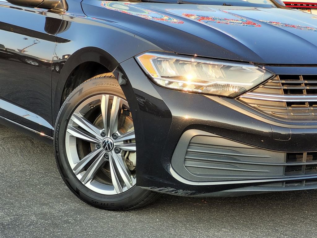 Used 2024 Volkswagen Jetta SE image 9