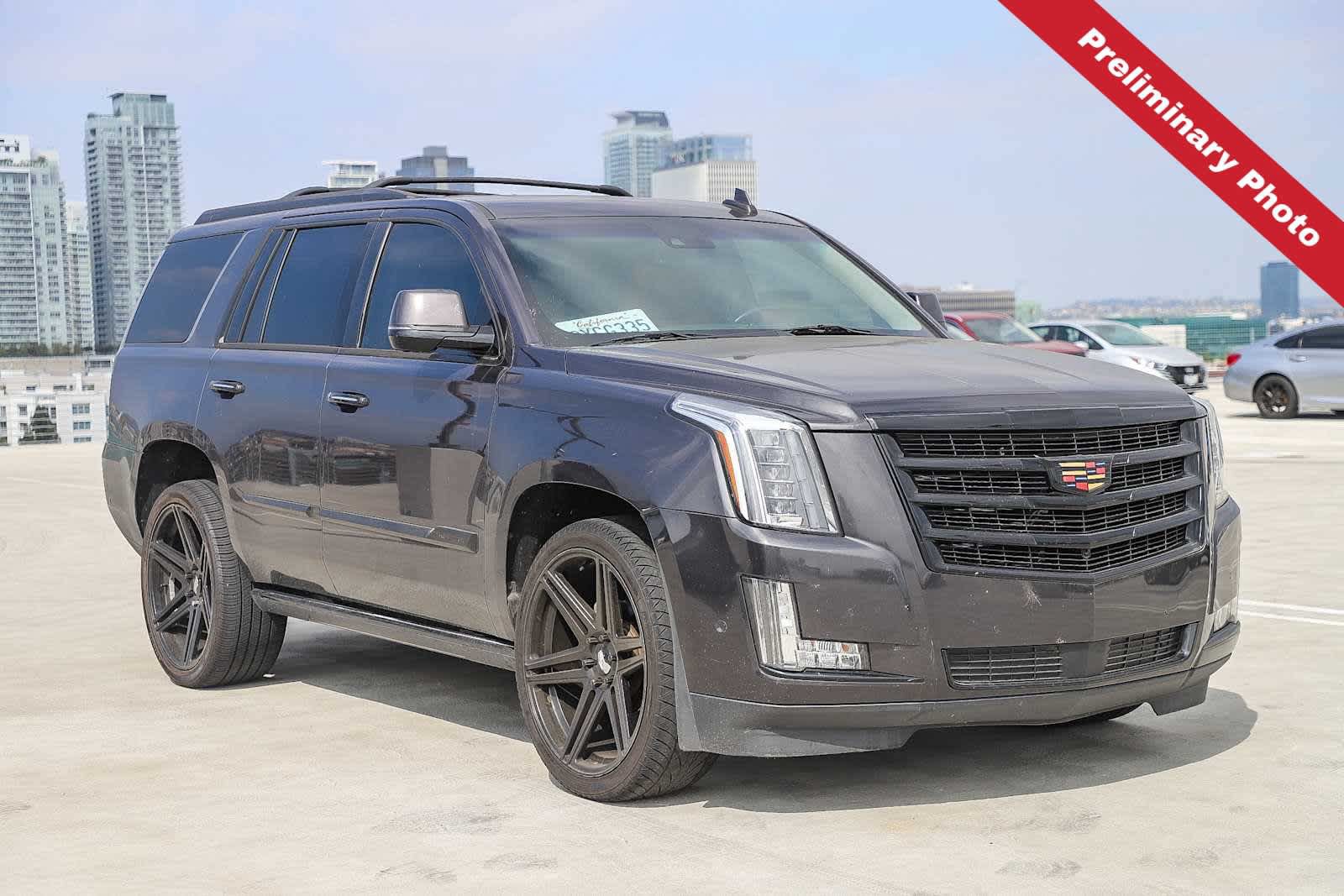 Used 2018 Cadillac Escalade Premium Luxury AWD/4WD image 3