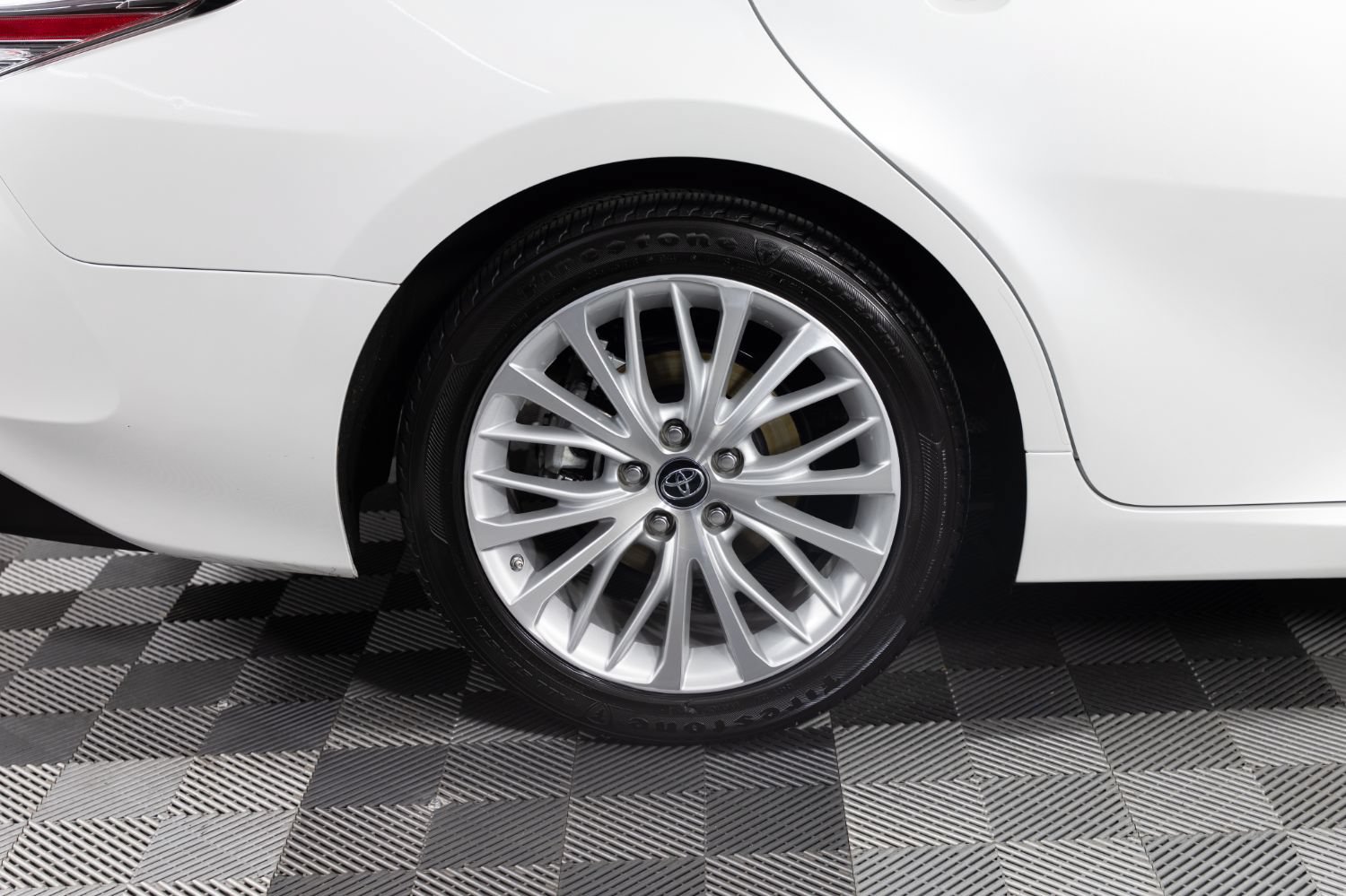 Used 2019 Toyota Camry XLE FWD image 40