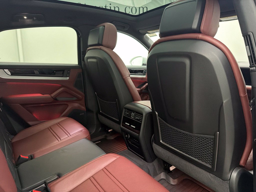 Used 2025 Porsche Cayenne S AWD/4WD image 32