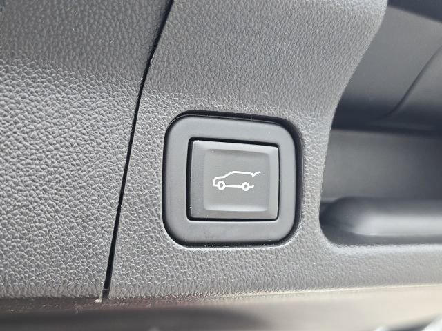 Used 2023 GMC Acadia Denali w/ Denali Technology Package image 12