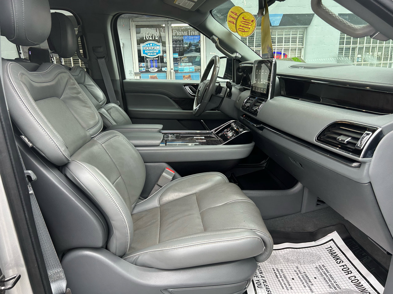 Used 2019 Lincoln Navigator Select image 17