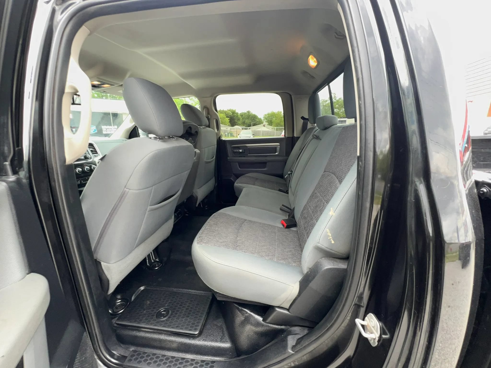 Used 2016 RAM 2500 SLT w/ Black Appearance Group AWD/4WD image 11