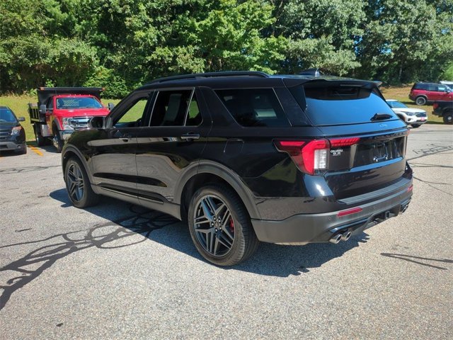 Certified 2025 Ford Explorer ST image 5