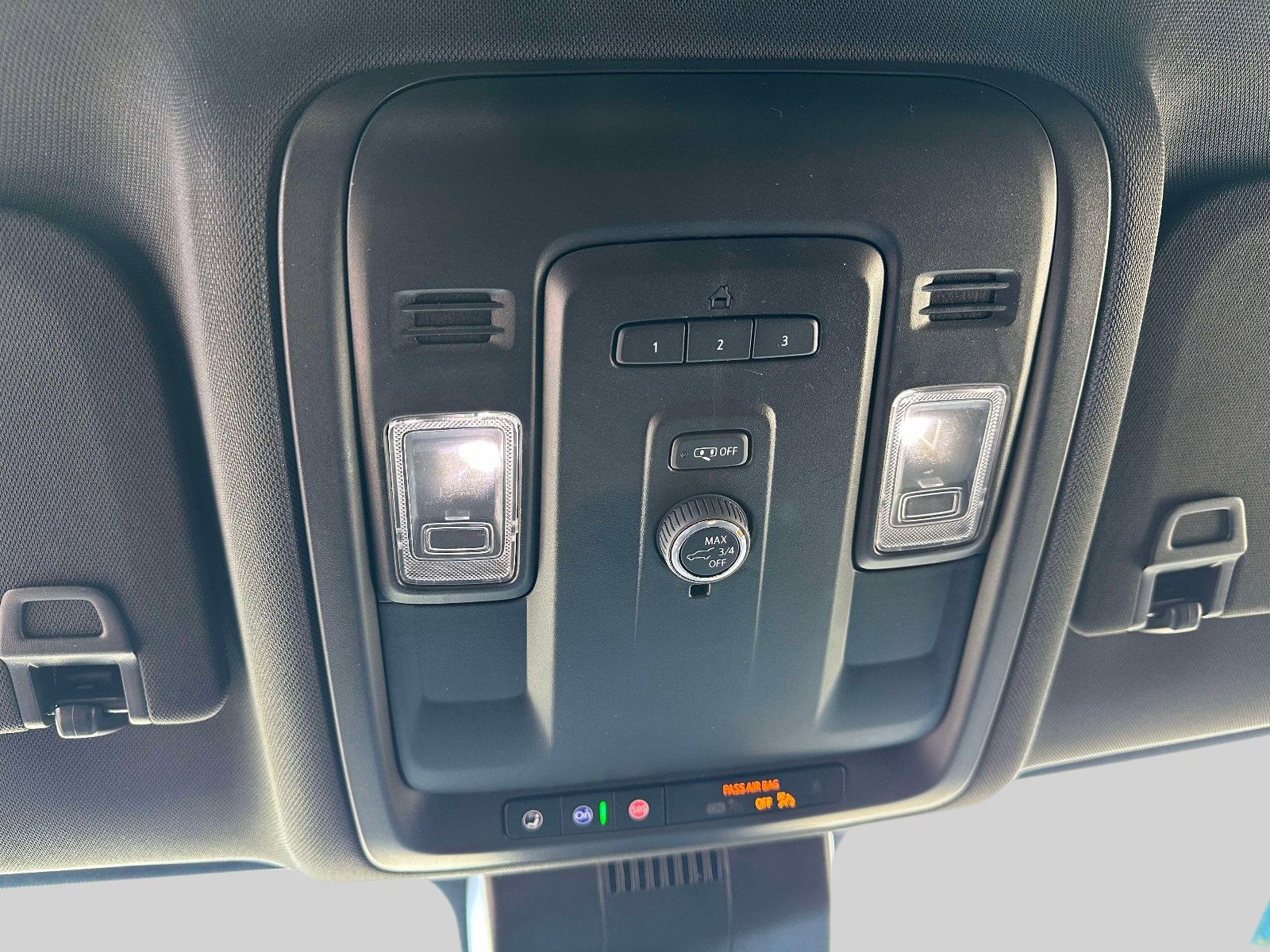 Used 2024 Chevrolet Suburban LT image 31