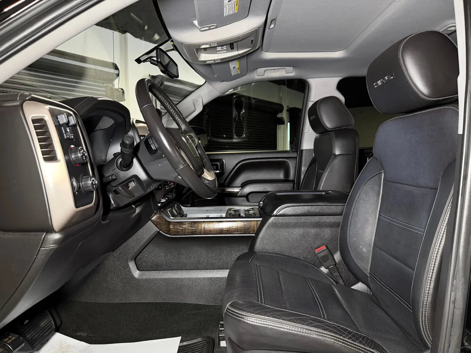 Used 2014 GMC Sierra 1500 Denali w/ Suspension Package, Off-Road AWD/4WD image 25