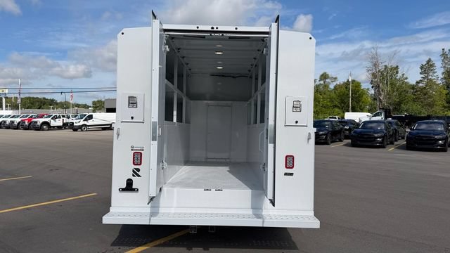 New 2027 Ford E-350 and Econoline 350 Super Duty w/ Power Equipment Group RWD image 11