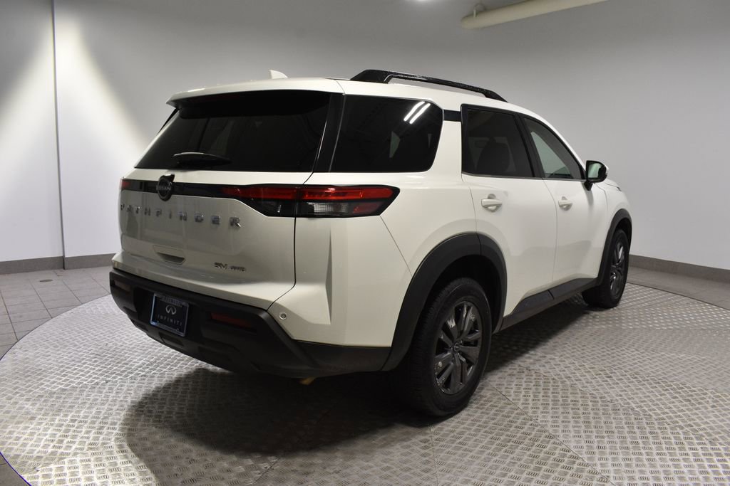 Used 2023 Nissan Pathfinder SV image 3