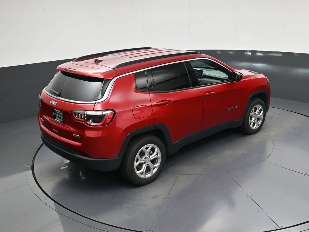 Used 2024 Jeep Compass Latitude AWD/4WD image 34