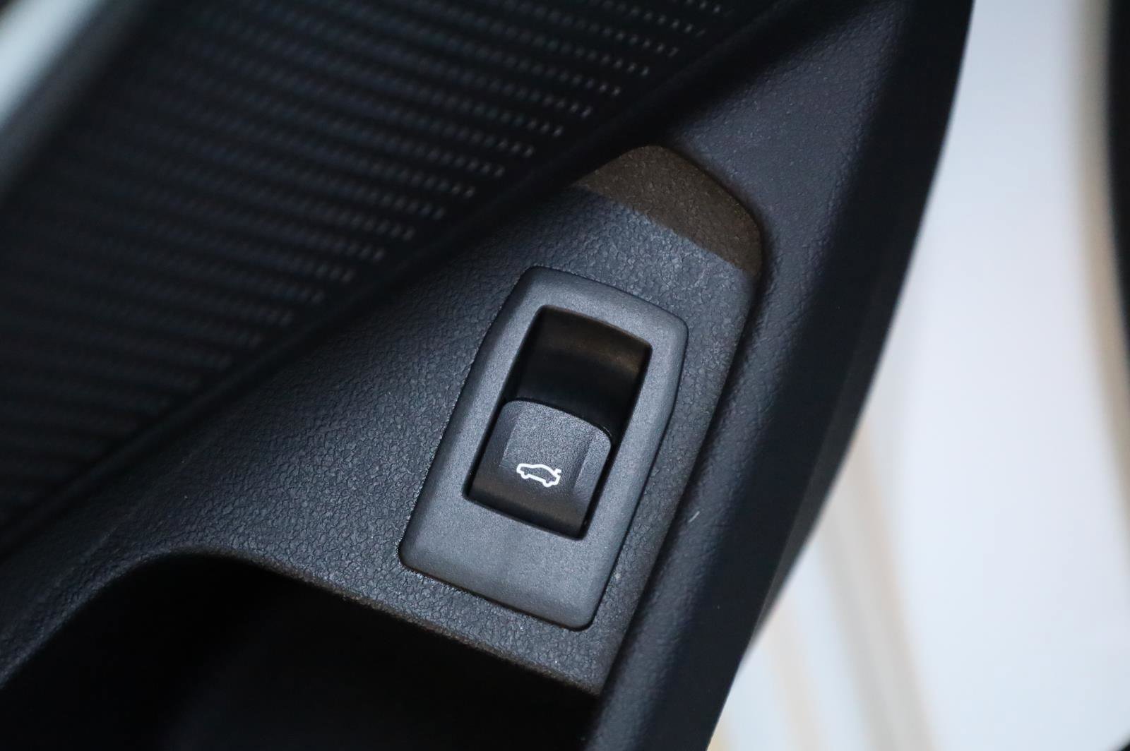 Used 2019 BMW 330i Sedan w/ Driving Assistance Package RWD image 40