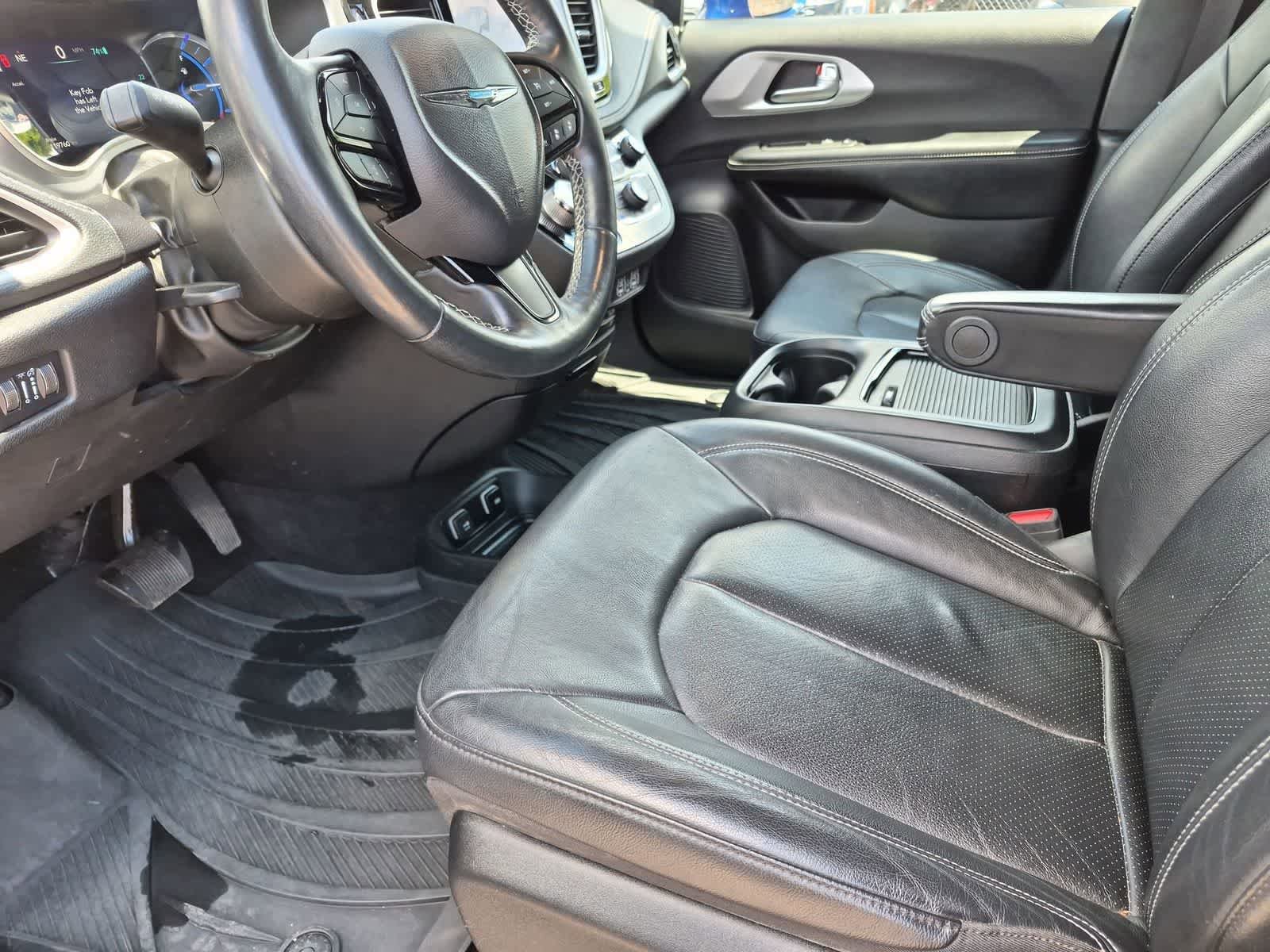 Used 2021 Chrysler Pacifica Touring-L w/ Uconnect Theater Family Group FWD image 10