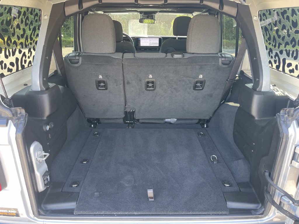 Used 2024 Jeep Wrangler Unlimited Rubicon AWD/4WD image 13