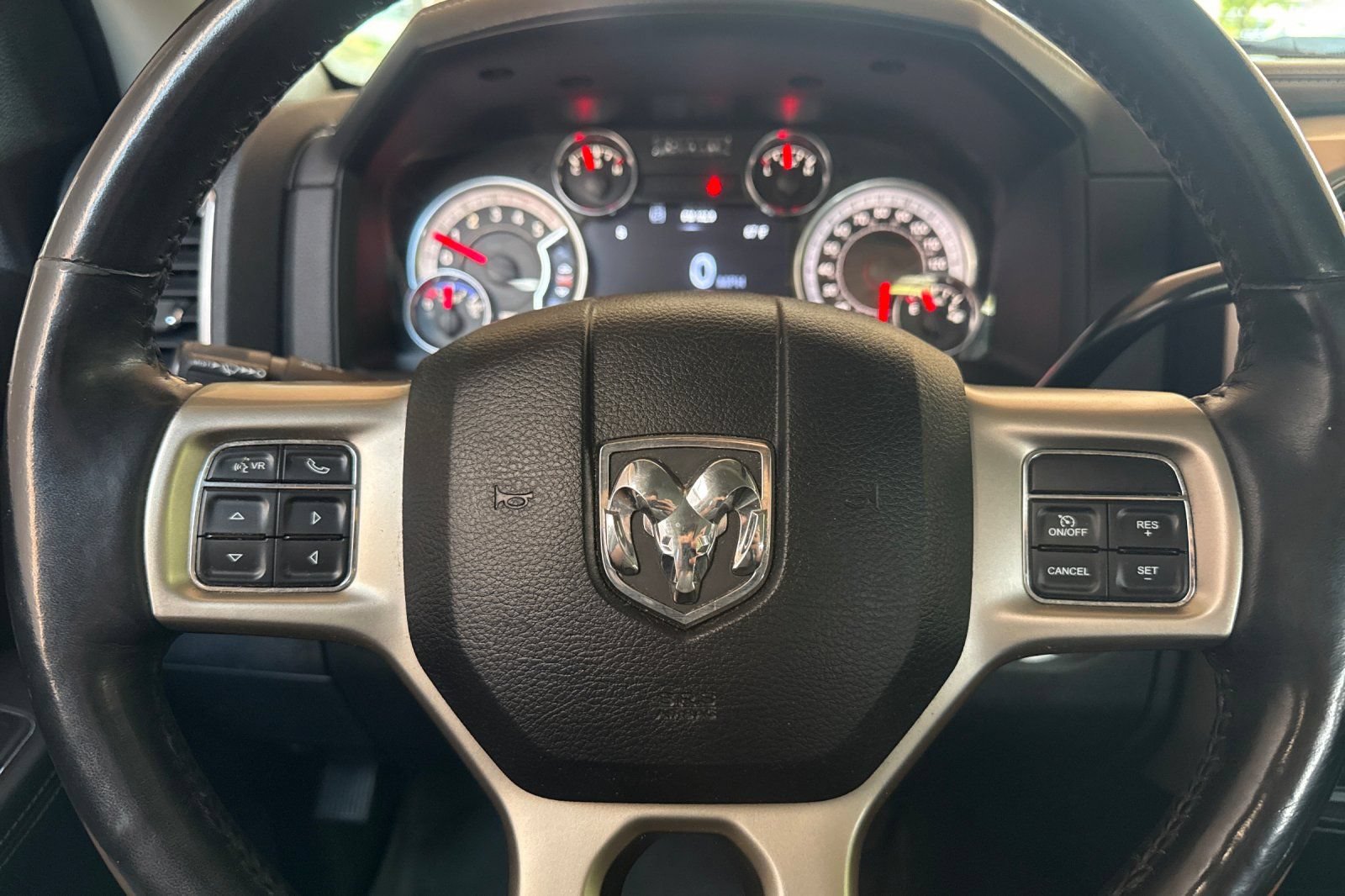 Used 2018 RAM 3500 Laramie w/ Convenience Group AWD/4WD image 30