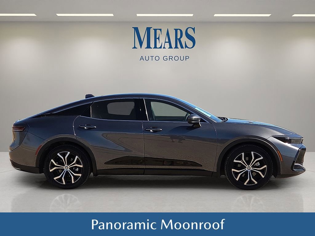 Used 2023 Toyota Crown Limited image 7