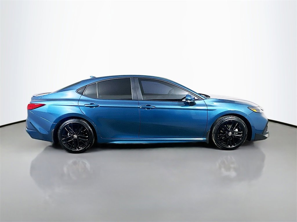 Used 2025 Toyota Camry SE image 7
