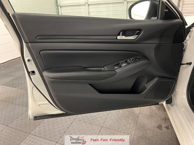Used 2025 Nissan Altima 2.5 SV FWD image 29