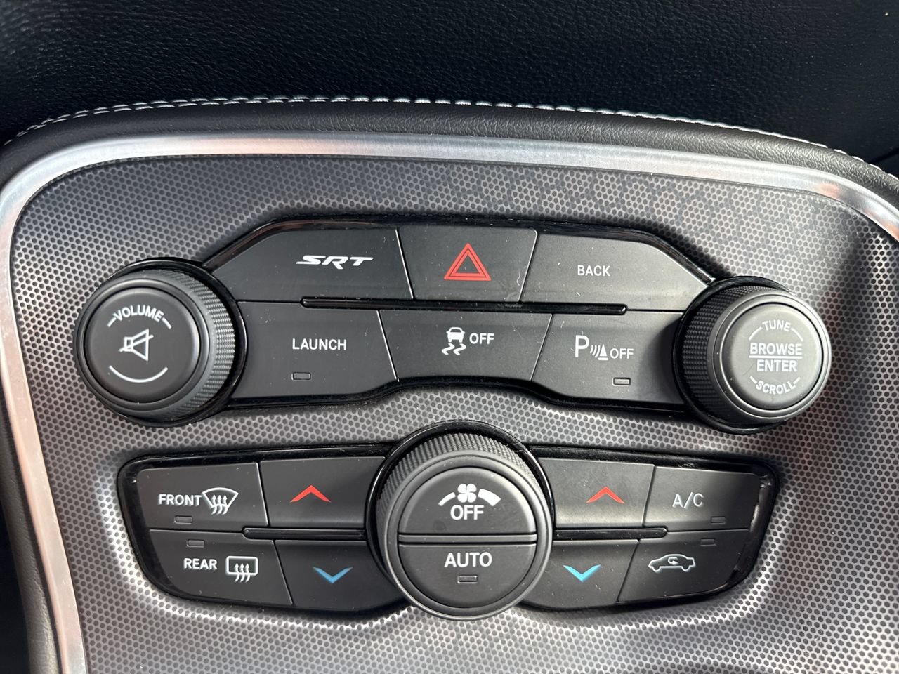 Used 2015 Dodge Challenger SRT RWD image 22