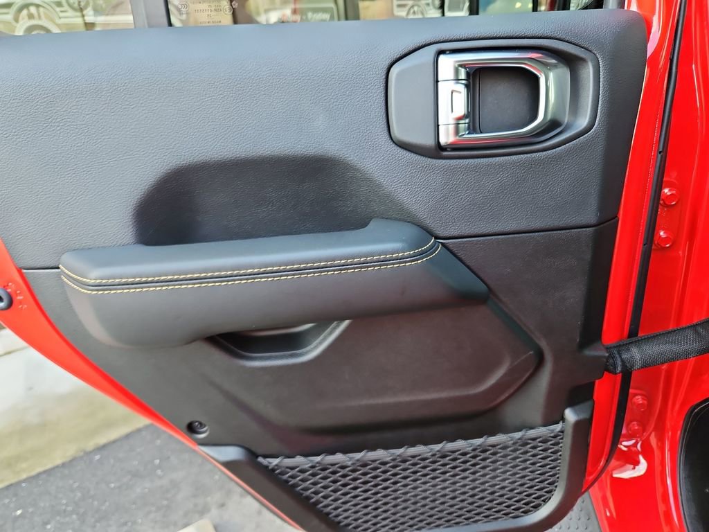 Used 2025 Jeep Wrangler Unlimited Sahara image 29