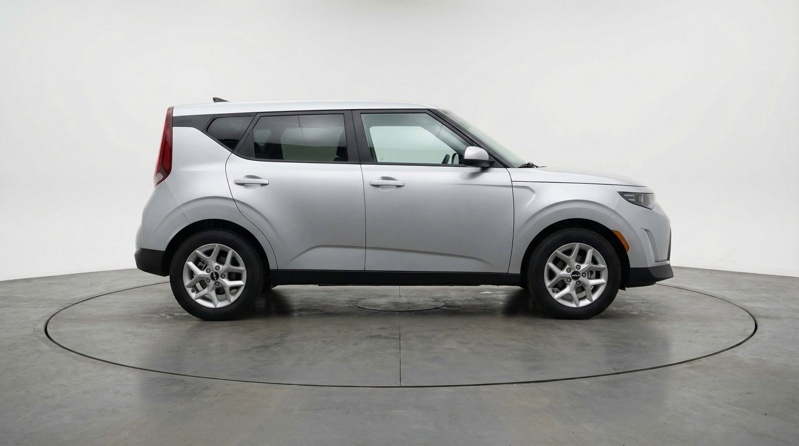 Used 2025 Kia Soul LX w/ LX Technology Package FWD image 11