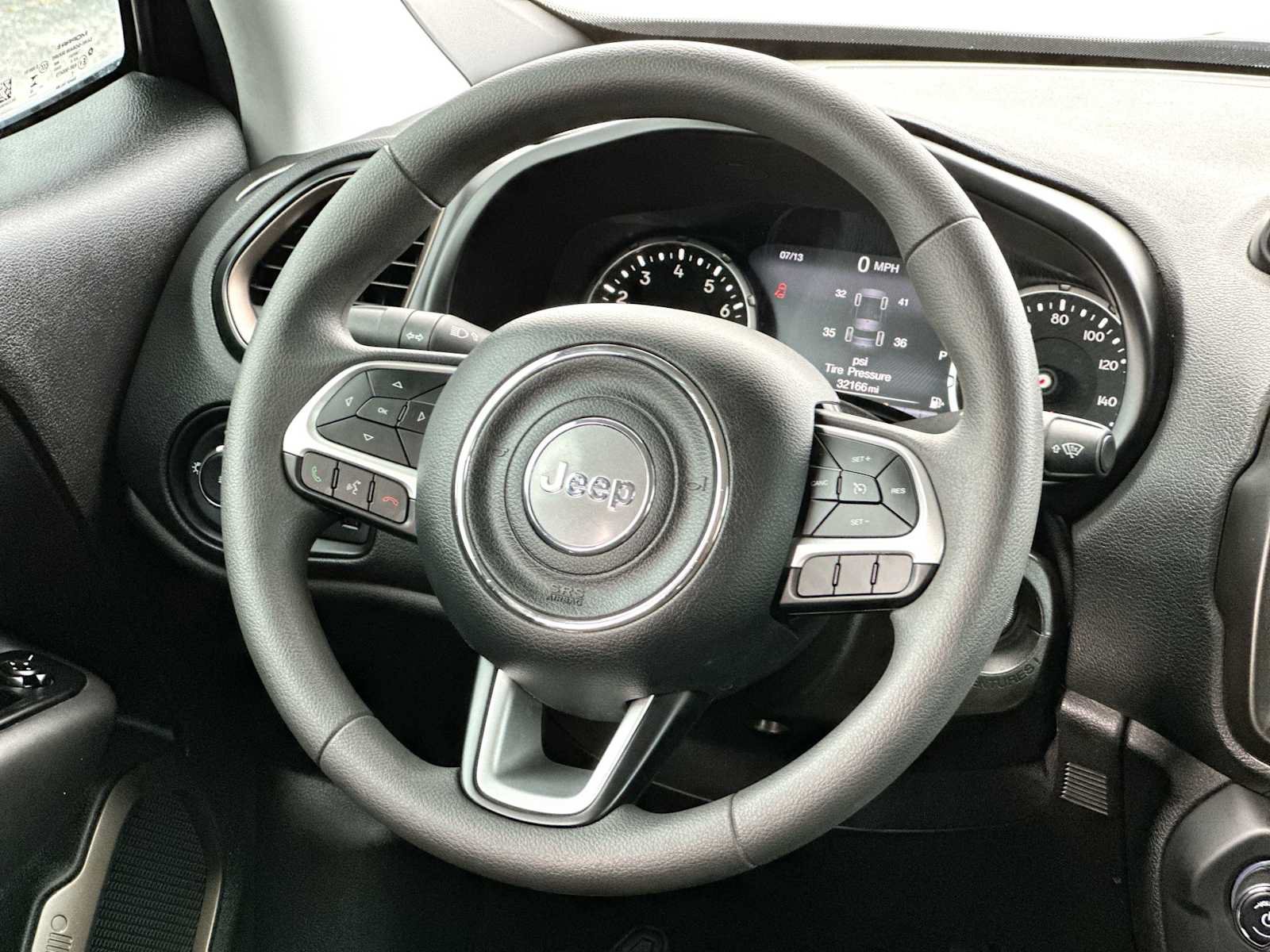 Used 2023 Jeep Renegade Latitude AWD/4WD image 27
