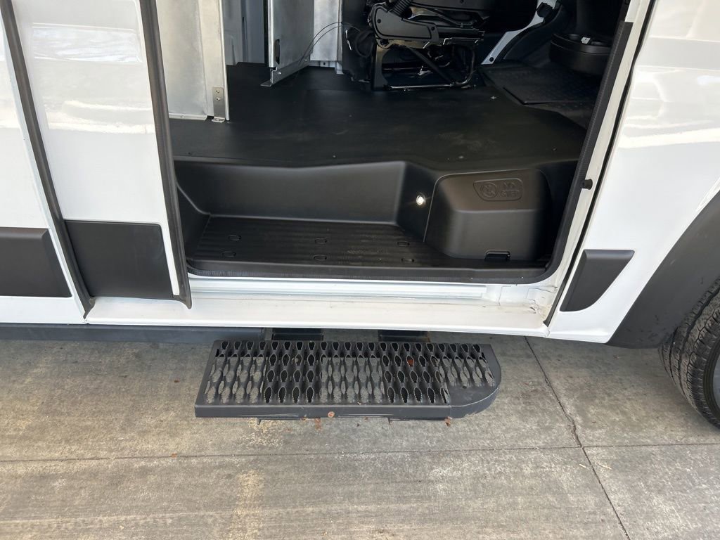 Used 2024 RAM ProMaster 3500 w/ Delivery Van Package image 19