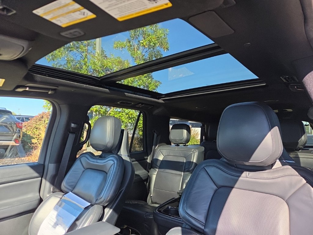 Used 2024 Lincoln Navigator L Reserve AWD/4WD image 11