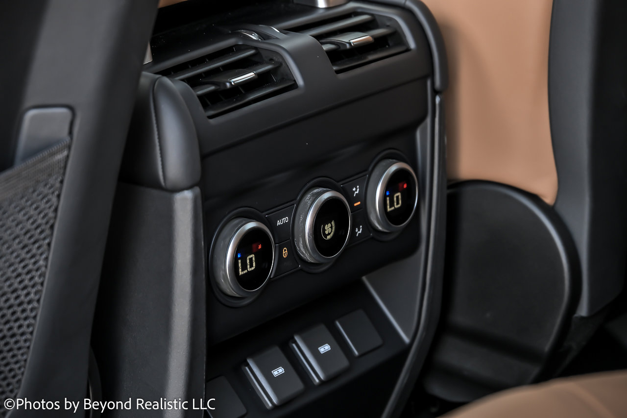 Used 2023 Land Rover Defender 130 SE image 29