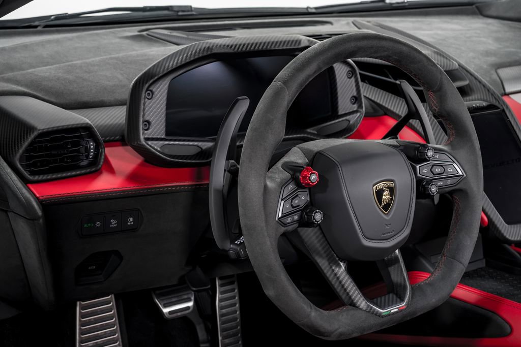 Used 2025 Lamborghini Revuelto image 12