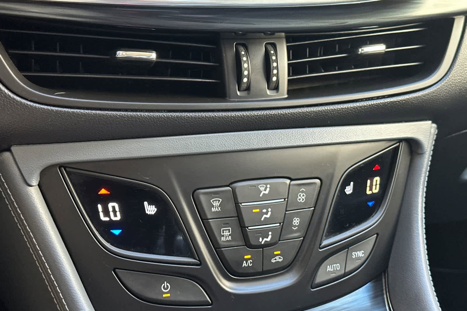 Used 2020 Buick Envision Essence FWD image 19