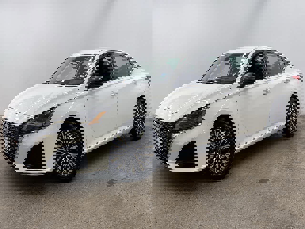 Used 2025 Nissan Altima 2.5 SV image 1