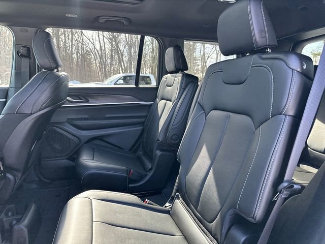 Used 2025 Jeep Grand Cherokee L Limited w/ Black Appearance Package image 24