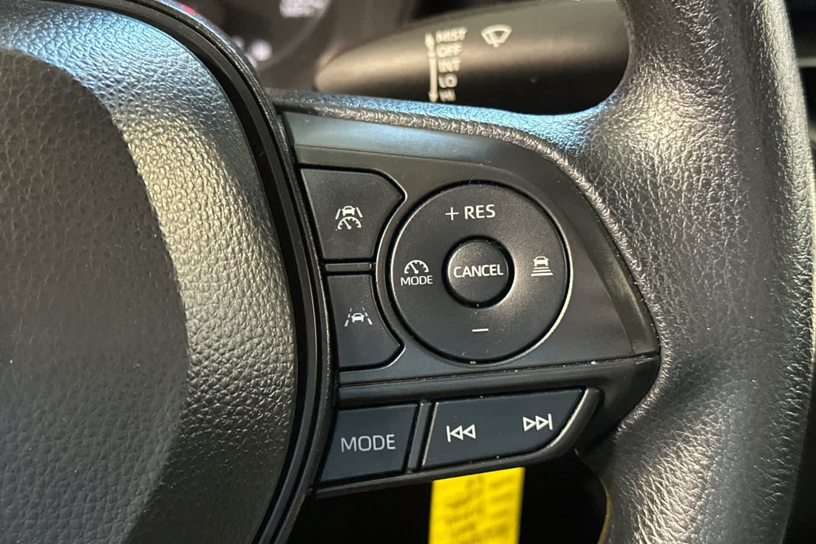 Used 2025 Toyota Corolla LE FWD image 28