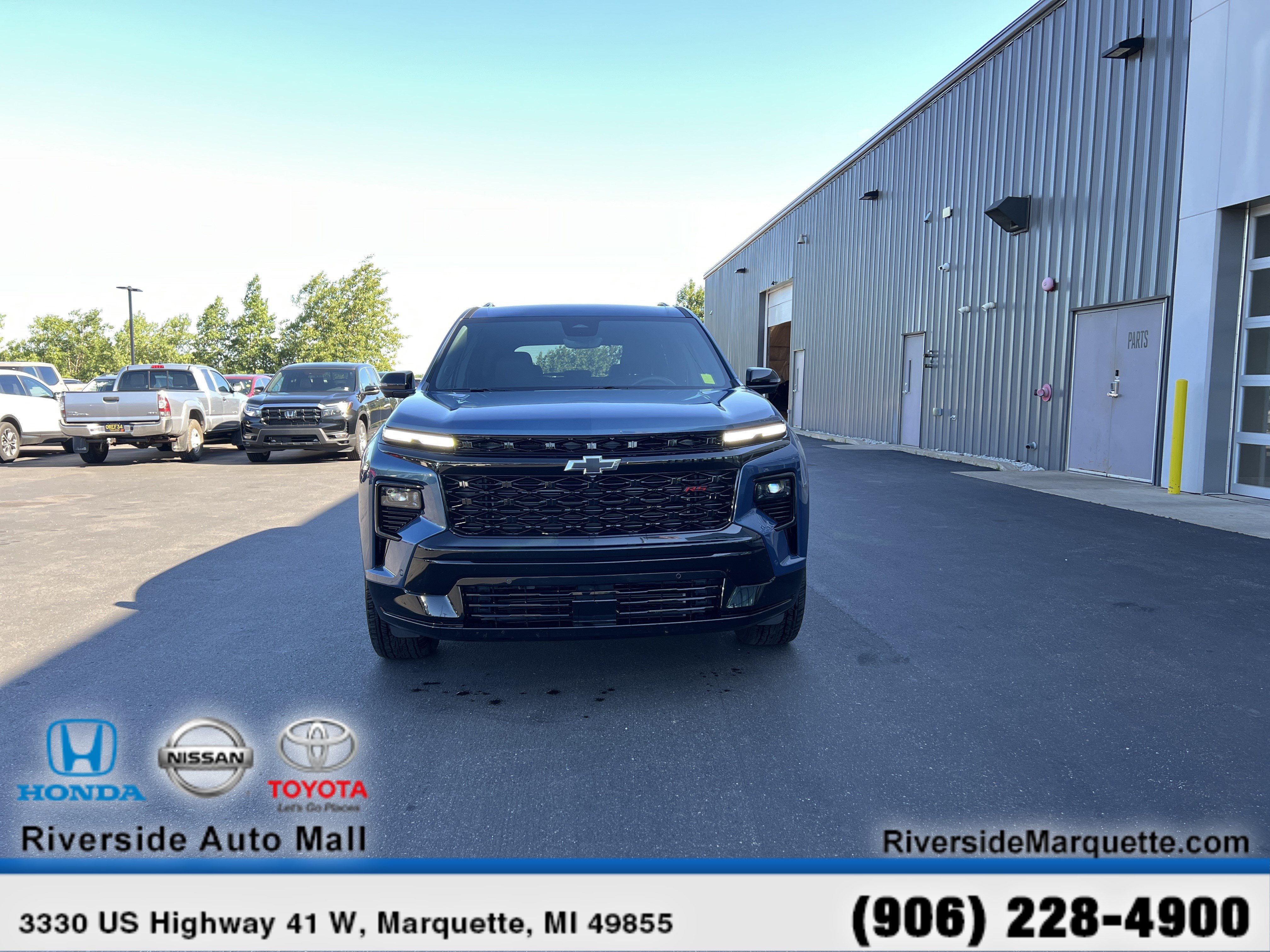 Used 2026 Chevrolet Traverse RS w/ LPO, Floor Liner Package AWD/4WD image 2
