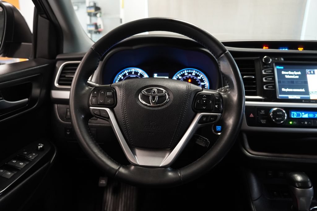 Used 2019 Toyota Highlander XLE AWD/4WD image 20