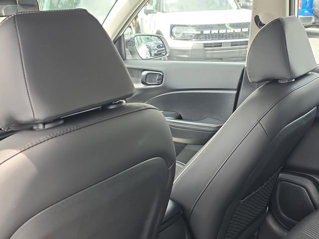 Used 2025 Hyundai Venue Limited FWD image 12